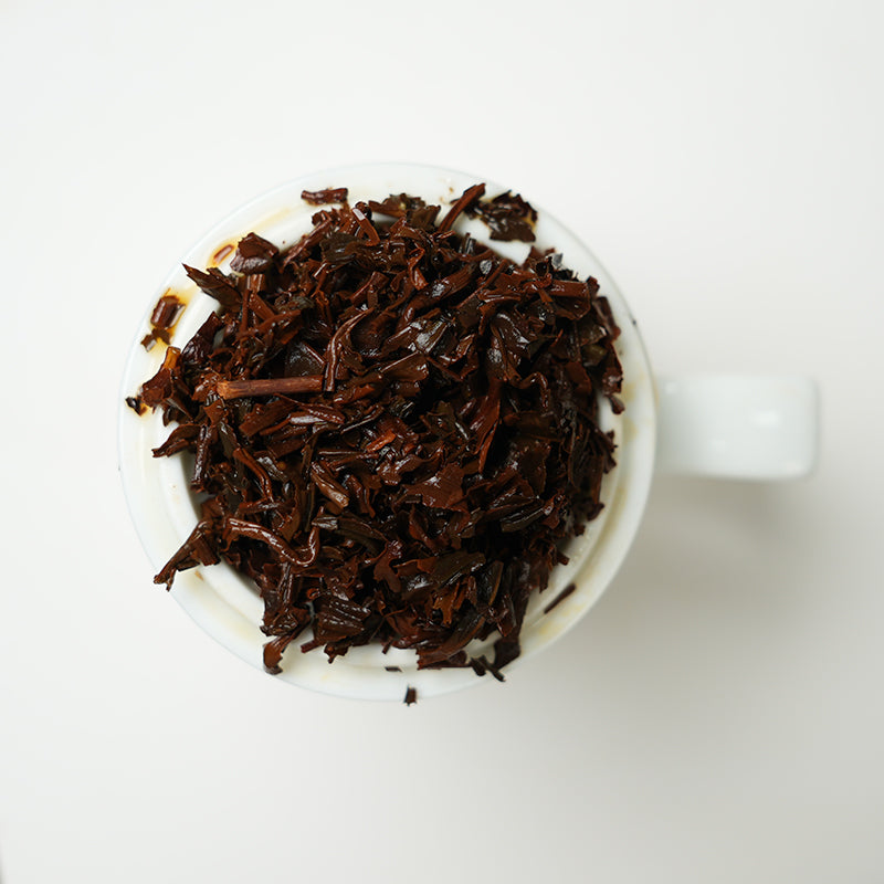 Organic Naturally Smoked Souchong Black Tea | Traditional pine smoke aroma wrapped in the sweetness of wild honey | Vibrant black tea with a golden ring | Certified Organic Black Tea | Limited Edition Handcrafted